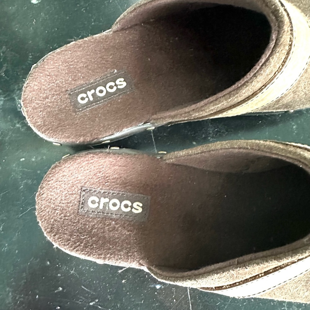 CROCS Cobbler Clogs Brown Suede Studs Sz 10 NWOT - Picture 8 of 11